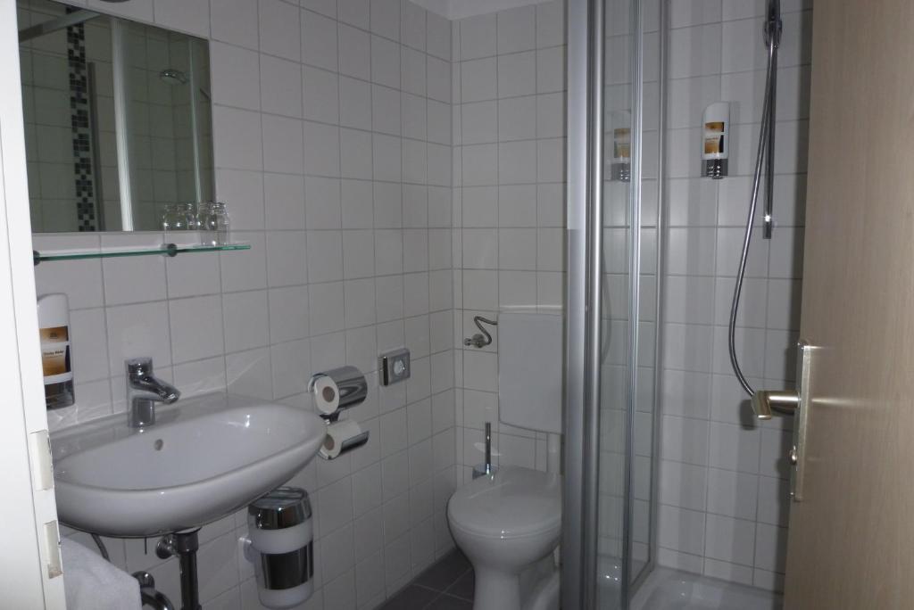 Hotel Garni Mowe Тутцинг Стая снимка